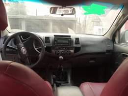 A picture of DISTRESS SALE TOYOTA HILLUX 012 EVERYTHING WORKING PERFECTLY OK PRICE