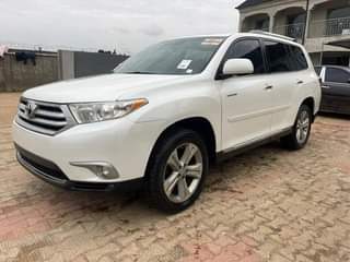 A picture of TODAY DEAL FEW MONTHS USED Registered First body Toyota highlander