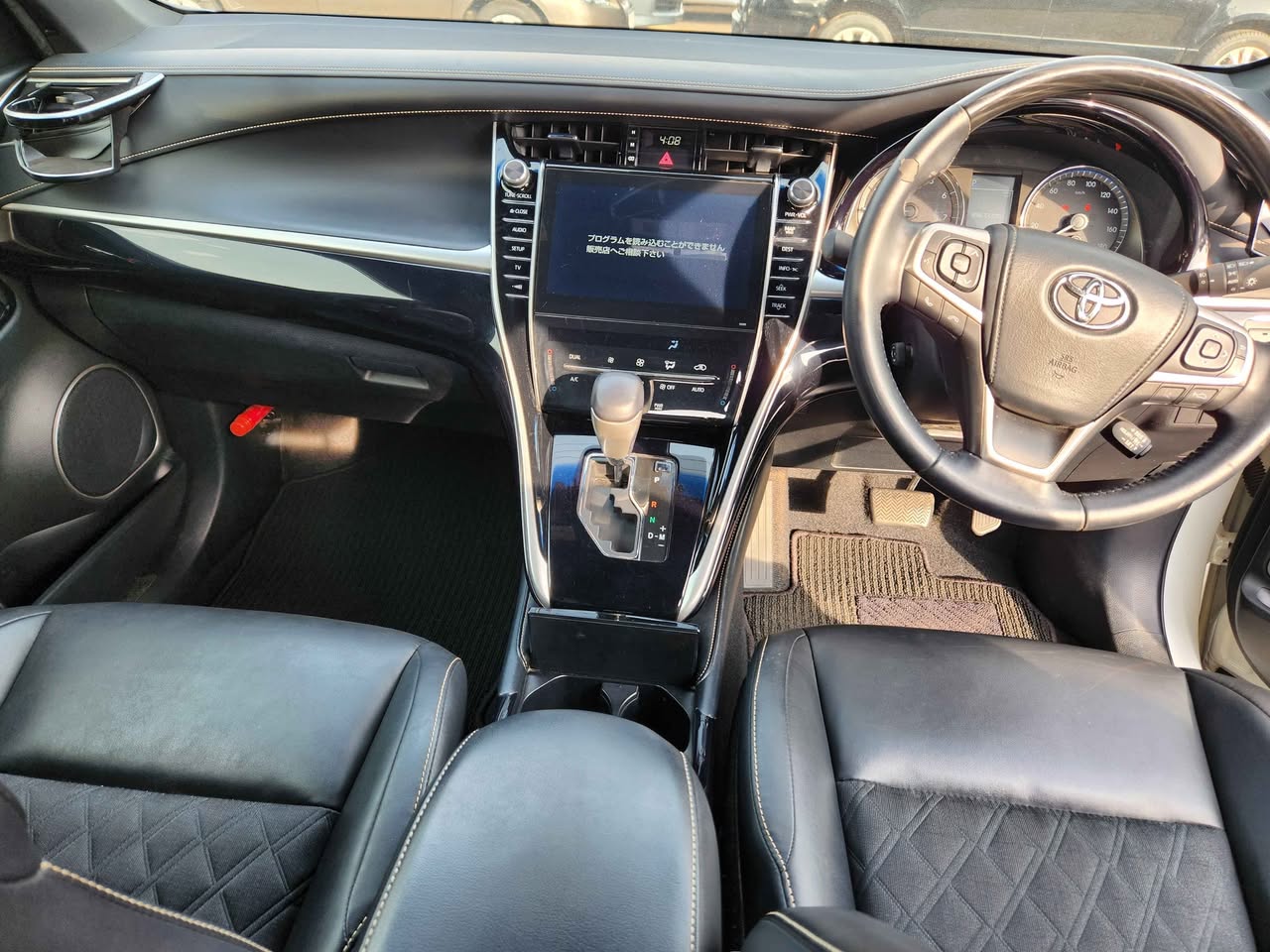 A picture of Toyota Harrier 2018 model