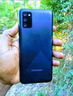 A picture of Samsung hyo Gb32 ram3 battery 5000mAh chaj type C camera