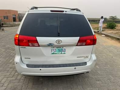 A picture of Toyota sienna Frist registration first owner Frist body nothing to