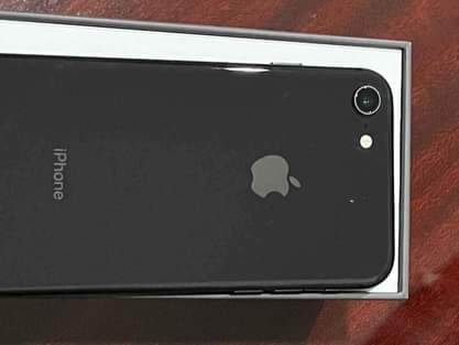 A picture of Iphone 8 plain open box