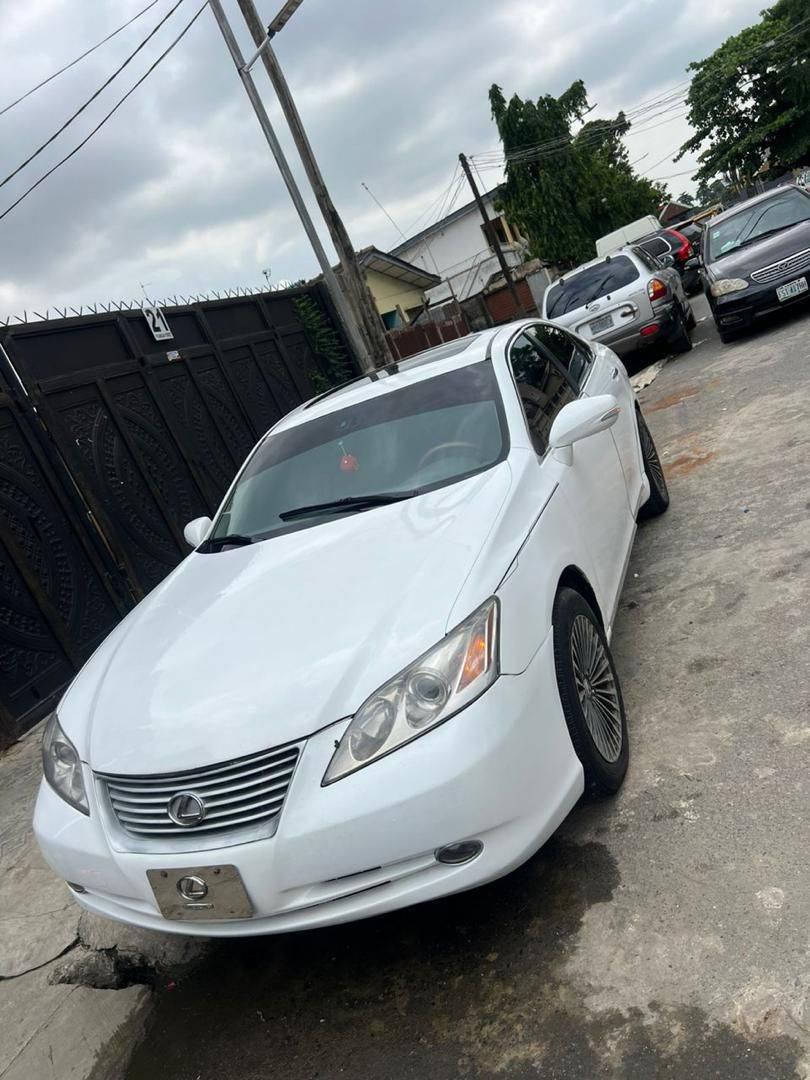 A picture of Lexus Ex 350