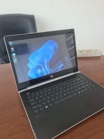 A picture of Macbook Pro 2014 Retina Hp Dell Lenovo