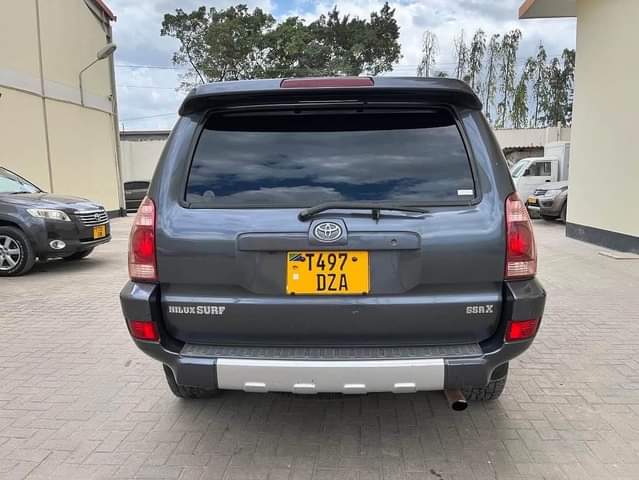 A picture of 2002 TOYOTA SURF