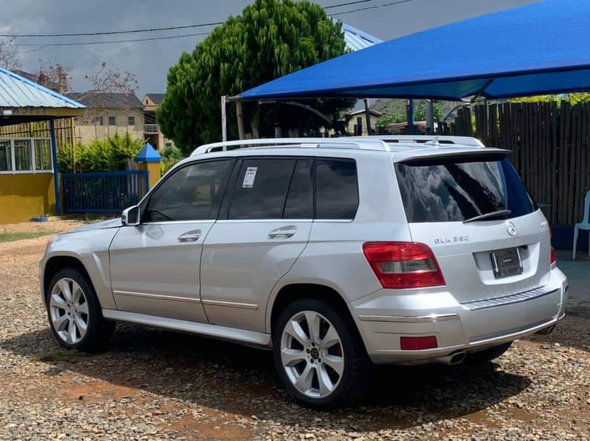 A picture of Distress sales Mercedes Benz Glk350 Non4matic Full2010 11model Ac everything