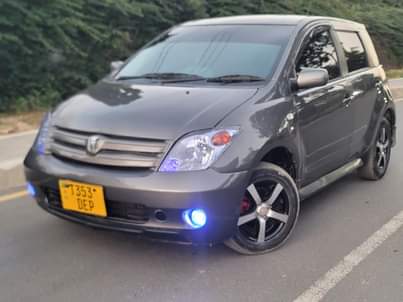 A picture of TOYOTA IST