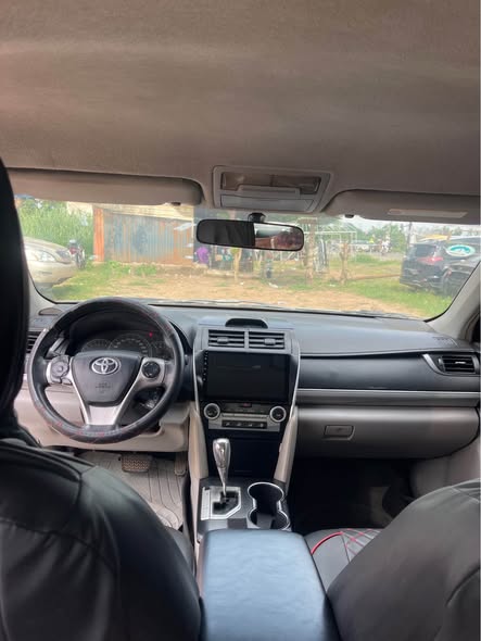 A picture of TOYOTA CAMRY 2013