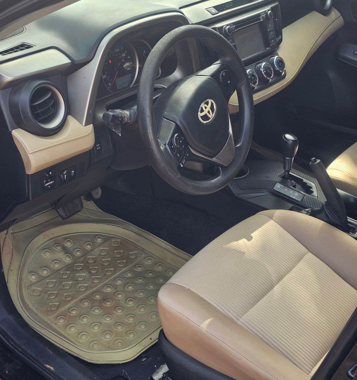 A picture of TOYOTA RAV4 LE 2013