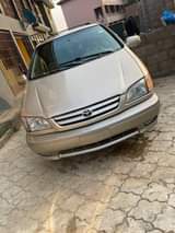 A picture of Toyota sienna 03 a year used first body