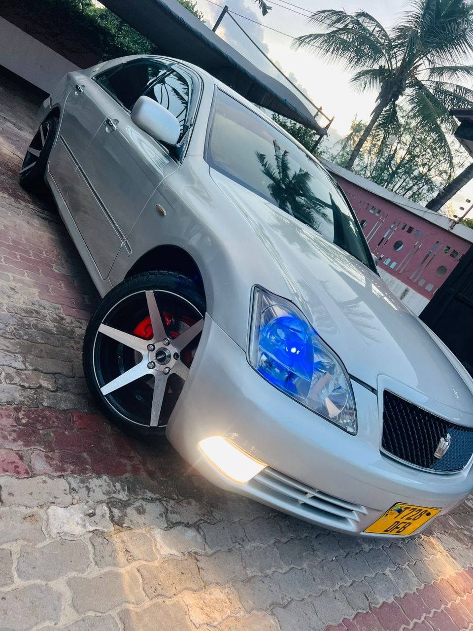 A picture of TOYOTA CROWN ATHLETE