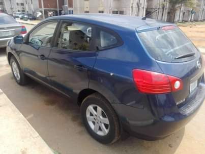 A picture of Nissan rogue 09