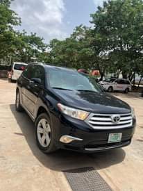 A picture of Extremely clean and sound 2010 Highlander