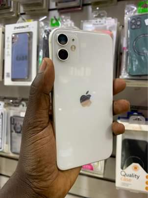 A picture of Iphone 11 64gb