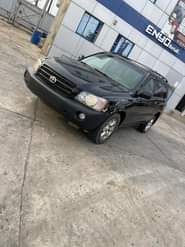 A picture of Clean 2004 highlander first body buy and traveling clean in