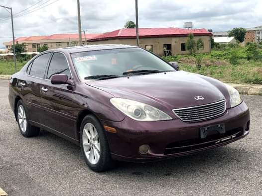 A picture of A super clean Local used Lexus ES 2005 model with