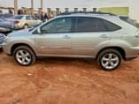 A picture of Lexus RX 330