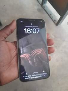 A picture of Iphone 11 plain