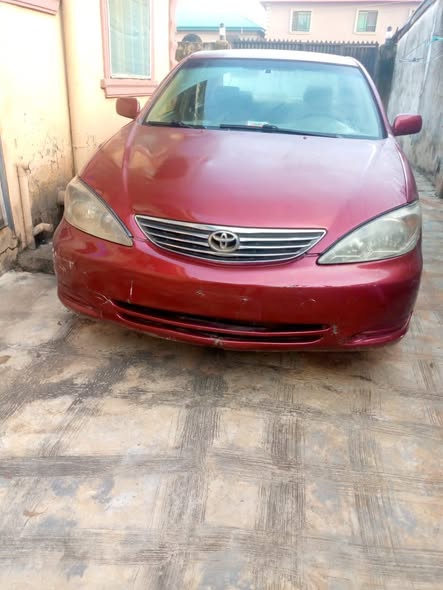 A picture of Toyota Camry 04
