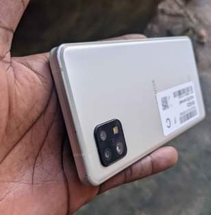 A picture of Sharp aquos sense 6 5G TZ S 190 000 Tu