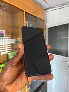A picture of iPhone 11 Pro Max 64gb With Face ID