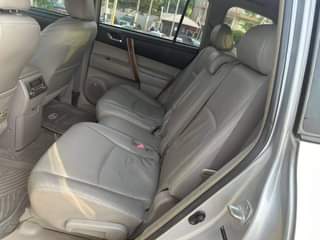 A picture of Extremely clean Toyota Highlander 2009 upgraded to 2013 Untampered engine