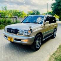 A picture of LEXUS LX470