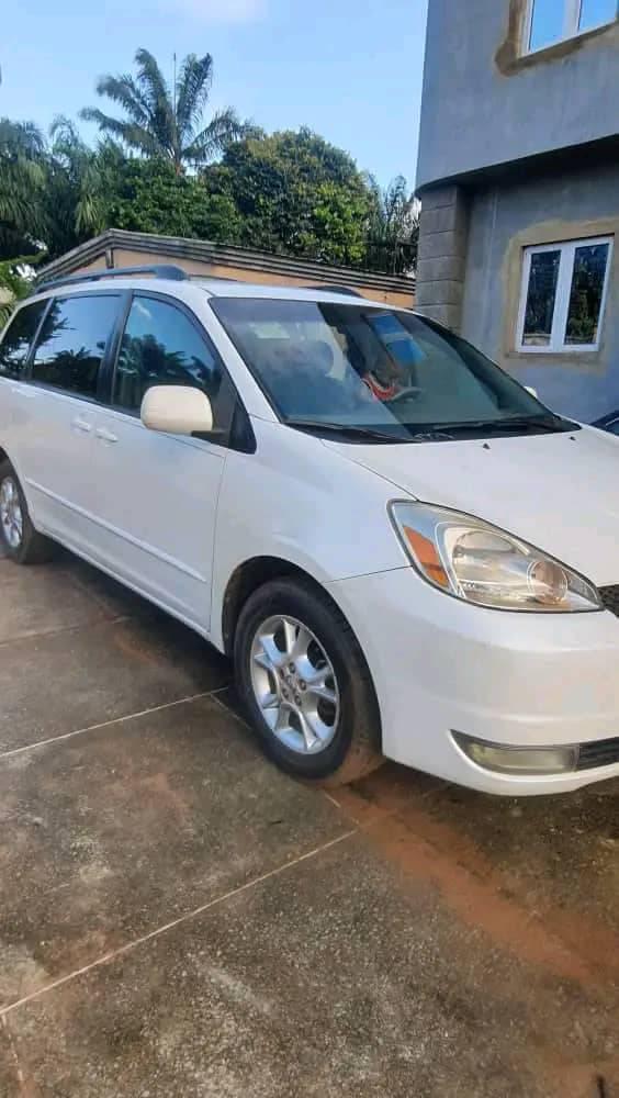 A picture of Toyota Sienna