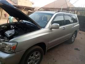 A picture of Super clean Toyota Highlander 2004