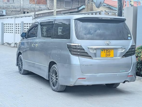 A picture of Toyota alphard new