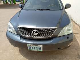 A picture of This two car s is very very perfect 1 Lexus