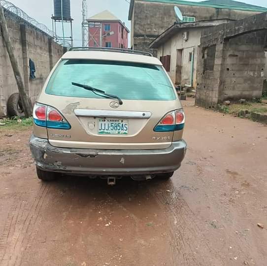 A picture of Lexus Rx300 2002