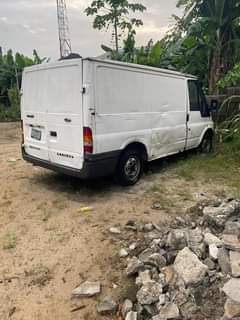 A picture of Ford bus diesel