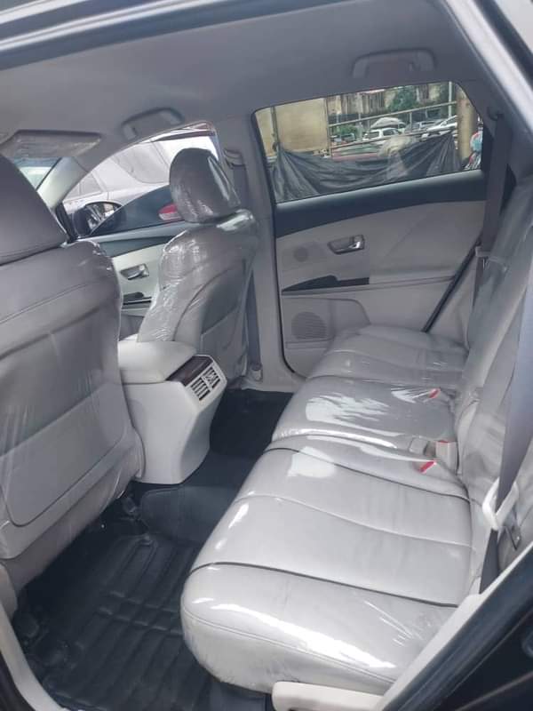 A picture of Few months use 012 Toyota venza Everything is like direct