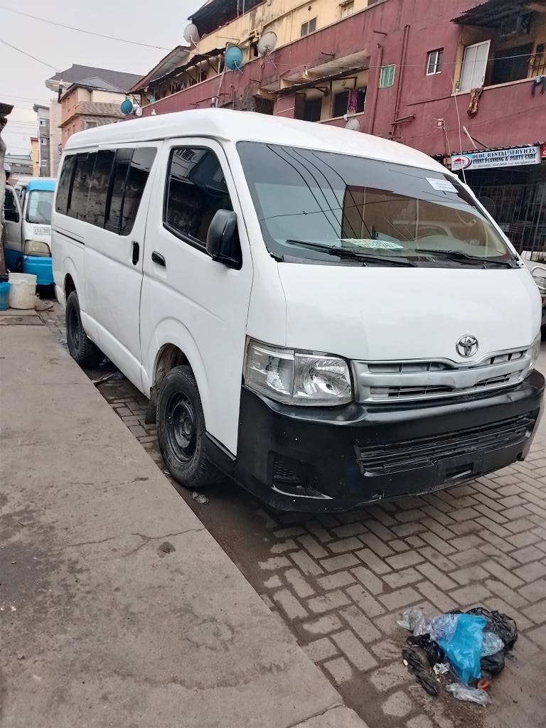 A picture of Awoof Toyota Hiace Bus 011 Hummer 2