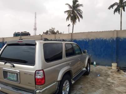 A picture of Toyota 4runner 2002 model