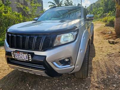 used nissan navara
