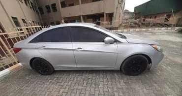 A picture of 2011 Hyundai sonata First body Everything is 100 percent 4