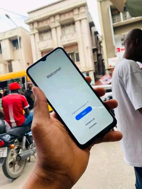 A picture of Samsung A04e storage 32gb ram 3gb mtandao 4g