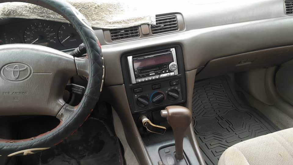 A picture of Toyota droplight