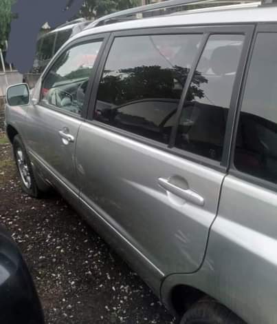A picture of TAKAS MOTORS 07060931241 Pure and Raw Direct Belgium Toyota Highlander