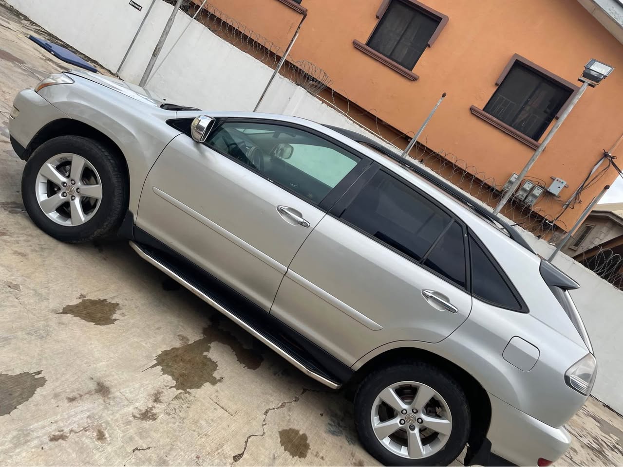 A picture of Lexus RX 350 07 first body paint super clean