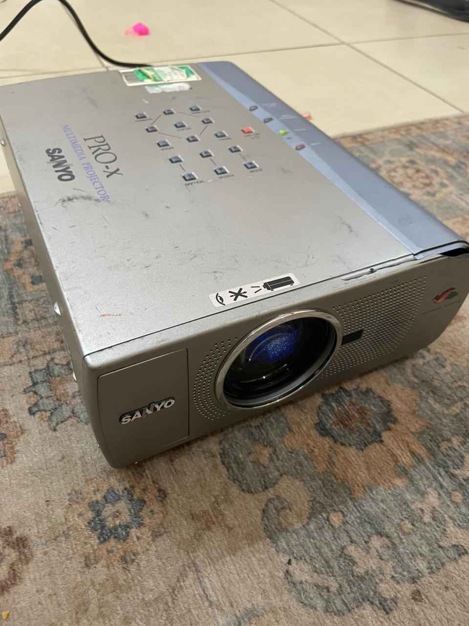 A picture of MIXED EX UK PROJECTOR S MITSUBISHI TOSHIBA SONYA SELECO AND