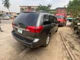 A picture of Toyota Sienna 2005