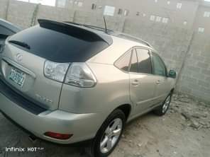 A picture of Lexus RX 330 going for 8 2 slightly on negotiation