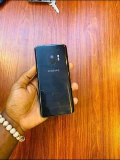 A picture of Samsung s9