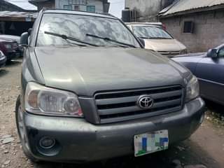 A picture of Toyota Highlander 04