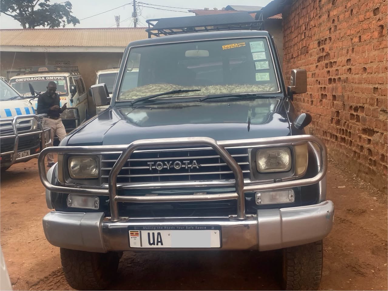 A picture of TOYOTA LANDCRUISER SX