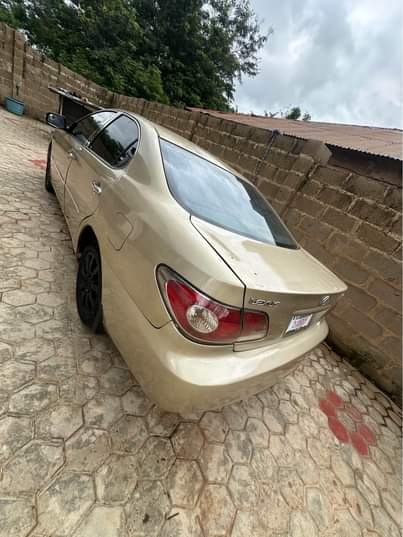 A picture of Registered Lexus Es330 available