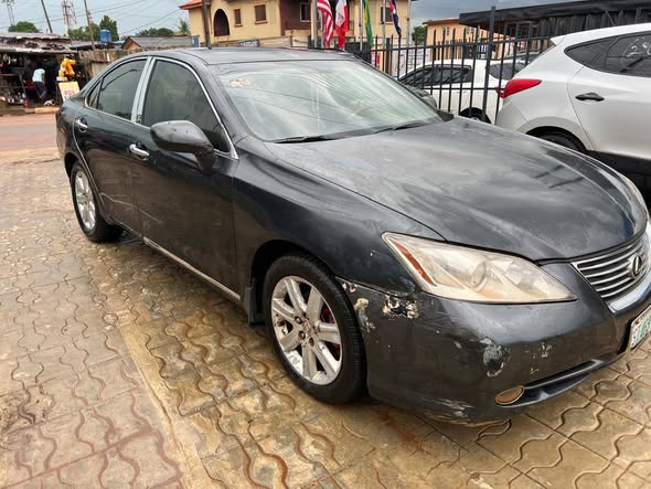 A picture of Lexus ES350